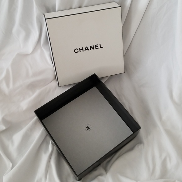 2 CHANEL Keepsake boxes $50 - Picture 8 of 8